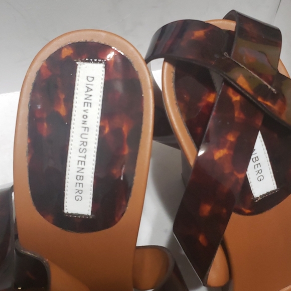 NWOB Diane Von Furstenberg Patent Leather Tortuous Wedges - Picture 4 of 7
